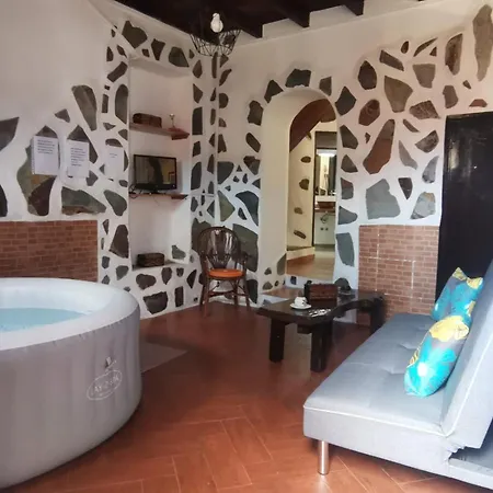 Casita Rural Con Jacuzzi Climatizado. Los Realejos